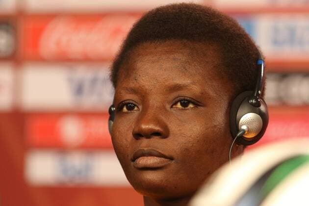 Ange Marie Dominique Thiamale (CIV) mit Kopfhörern, vor dem Spiel Elfenbeinküste (Ivory Coast, Cote d Ivoire) gegen Thailand, Fussball, FIFA Frauen-WM 2015, Pressekonferenz vor Elfenbeinküste gegen Thailand, xozx