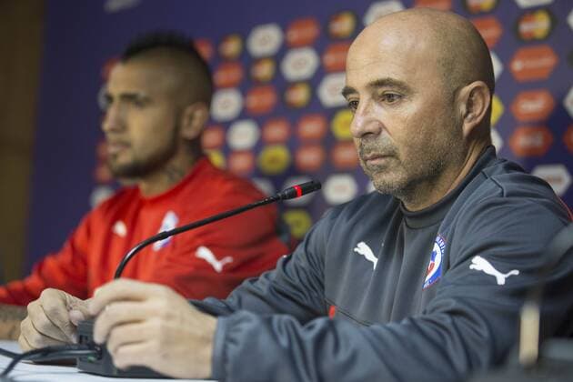 SANTIAGO, June 10, 2015 -- Chile s national soccer team head coach Jorge Sampaoli (R) takes part in a press conference PK Pressekonferenz prior to the opening match of the 2015 Copa America agaisnt Ecuador, in the city of Santiago, capital of Chile, on June 10, 2015. The 2015 Copa America will be held in Chile from June 11 to July 4. Luis Echeverria) (fnc) (SP)CHILE-SANTIAGO-COPA AMERICA-CONFERENCE e LuisxEcheverria 