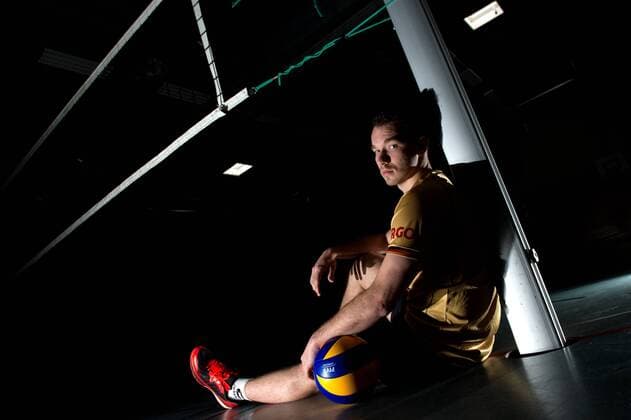 24.05.2015, Sportzentrum Westenfeld, Bochum Volleyball, Fotoshooting Nationalmannschaft Maenner Porträt, Portraet, Portrait Denis Kaliberda ( 6 GER) Out of the box