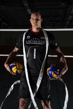 24.05.2015, Sportzentrum Westenfeld, Bochum Volleyball, Fotoshooting Nationalmannschaft Maenner Porträt, Portraet, Portrait Christian Fromm ( 1 GER) Out of the box