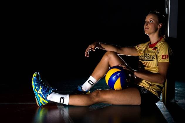 04.06.2015, Bundesleistungszentrum, Kienbaum Volleyball, Fotoshooting Nationalmannschaft Frauen Porträt, Portraet, Portrait Lenka Dürr Duerr ( 1 GER) Out of the box