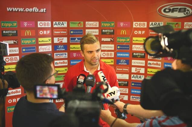 Aktuell Fußball, PK Nationalmannschaft Österreich SOCCER - UEFA EURO EM Europameisterschaft Fussball 2016 quali, RUS vs AUT, preview VIENNA,AUSTRIA,11.JUN.15 - SOCCER - UEFA European Championship EM Europameisterschaft 2016, European Qualifiers, OEFB international match Länderspiel Russia vs Austria, preview, mixed zone of team AUT. Image shows Lukas Hinterseer (AUT). Keywords: press conference PK Pressekonferenz GEPAxpictures xChristianxOrt