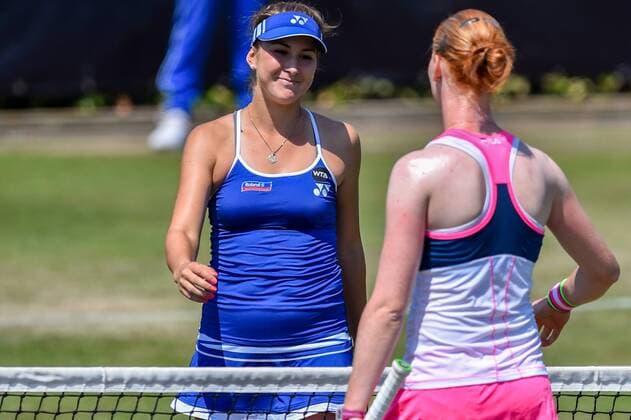 - ROSMALEN, NETHERLANDS: Belgian Alison Van Uytvanck congratulates Swiss Belinda Bencic after she wins a second round game between Belgian Alison Van Uytvanck and Swiss Belinda Bencic during the Topshelf Open WTA Tennis Damen tennis tournament in Rosmalen, the Netherlands, Thursday 11 June 2015. LUCxCLAESSEN  x04640574x