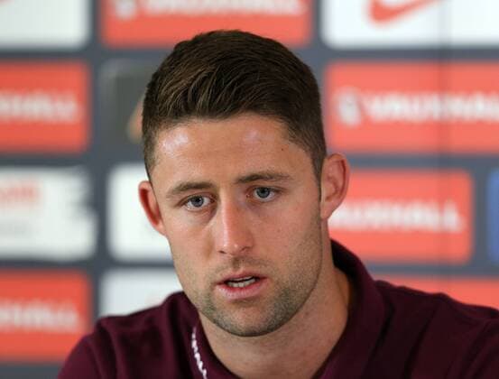 Aktuell Fussball, PK Nationalteam England England s Gary Cahill during his press conference PK Pressekonferenz England Training & Press Conference- Watford Training Ground - England - 11th June 2015 - Picture David Klein Sportimage EDITORIAL USE ONLY. No use with unauthorised audio, video, data, fixture lists, club league logos or live services. Online in-match use limited to 120 images, no video emulation. No use in betting, games or single club league player publications.