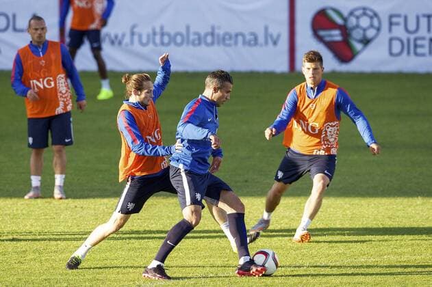(L-R) Wesley Sneijder of Holland, Daley Blind of Holland, Robin van Persie of Holland, Klaas-Jan Huntelaar of Holland during a training session prior to the UEFA EURO EM Europameisterschaft Fussball 2016 qualifying match between Latvia and The Netherlands on June 11, 2015 at the Skonto stadium in Riga, The Netherlands. Netherlands Training session in Riga 2014 2015 xVIxxIVx 3958182