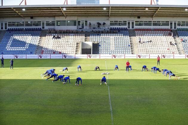 during a training session prior to the UEFA EURO EM Europameisterschaft Fussball 2016 qualifying match between Latvia and The Netherlands on June 11, 2015 at the Skonto stadium in Riga, The Netherlands. Netherlands Training session in Riga 2014 2015 xVIxxIVx 3958191