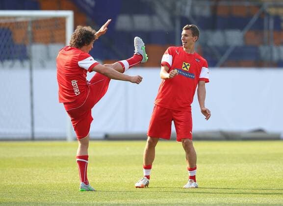 Aktuell Fußball, Training Nationalteam Österreich SOCCER - UEFA EURO EM Europameisterschaft Fussball 2016 quali, RUS vs AUT, preview VIENNA,AUSTRIA,11.JUN.15 - SOCCER - UEFA European Championship EM Europameisterschaft 2016, European Qualifiers, OEFB international match Länderspiel Russia vs Austria, preview, training of team AUT. Image shows Julian Baumgartlinger and Florian Klein (AUT). GEPAxpictures xChristianxOrt