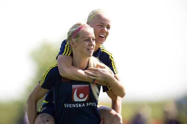 June 11, 2015 - Winnipeg: Amanda Ilestedt, Caroline Seger - Fussball, Training Nationalteam Schweden. kod CS 57682 News - June 11, 2015  - ZUMAb138