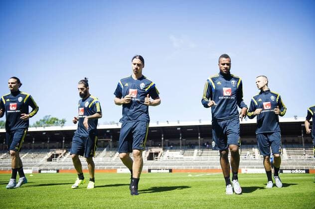 Aktuell Fußball, Training Nationalteam Schweden in Stockholm June 11, 2015 - Stockholm, SVERIGE: Erik Johansson, Jimmy Durmaz, Zlatan Ibrahimovic, Isaac Kiese Thelin, Alexander Milosevic - Training Nationalteam Schweden kod JL 135392 News - June 11, 2015  - ZUMAb138
