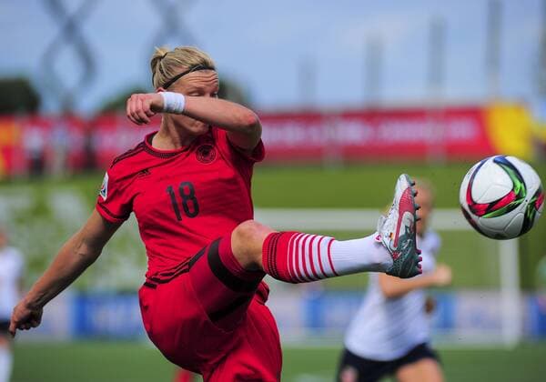 Aktuell Fußball, Damen WM in Kanada, Deutschland - Norwegen June 11, 2015 - Ottawa, Ontario, Canada - June 11, 2015: Forward Alexandra Popp ( 18) of Germany during the FIFA 2015 Women s World Cup Group B match between Germany and Norway at Lansdowne Stadium in Ottawa, Canada. Soccer: FIFA 2015 Women s World Cup Group B Match - Germany versus Norway. - ZUMAk120
