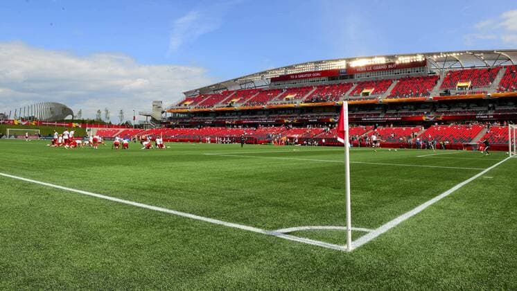 Aktuell Fußball, Damen WM in Kanada, Deutschland - Norwegen June 11, 2015 - Ottawa, Ontario, Canada - June 11, 2015: Lansdowne Stadium as the two teams warm up before the FIFA 2015 Women s World Cup Group B match between Germany and Norway at Lansdowne Stadium in Ottawa, Canada. Soccer: FIFA 2015 Women s World Cup Group B Match - Germany versus Norway. - ZUMAk120