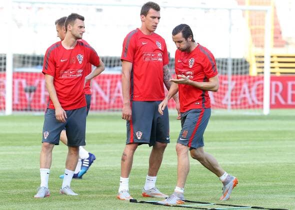 Aktuell Fußball, Training Nationalmannschaft Kroatien in Split Croatian national football team training 11.06.2015., Croatia, Split - Croatian national football team training in preparation for tomorrow s qualifying match with Italy on Poljud. Marcelo Brozovic, Mario Mandzukic, Darijo Srna.  IvoxCagalj PIXSELL