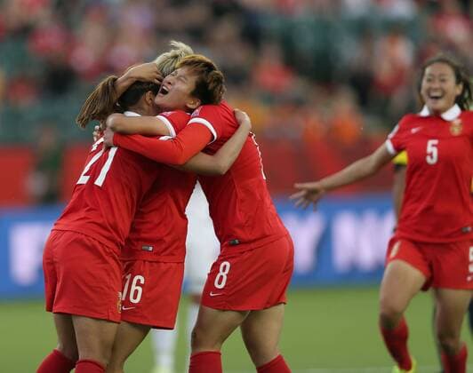 EDMONTON, June 11, 2015 -- Players of China celebrate scoring during the group A match againt the Netherlands at the 2015 FIFA Women s World Cup in Edmonton, Canada, June 11, 2015.China won 1-0. Qin Lang) (SP)CANADA-EDMONTON-FIFA-WOMEN S WORLD CUP-GROUP A-CHN VS NED DingxXu 