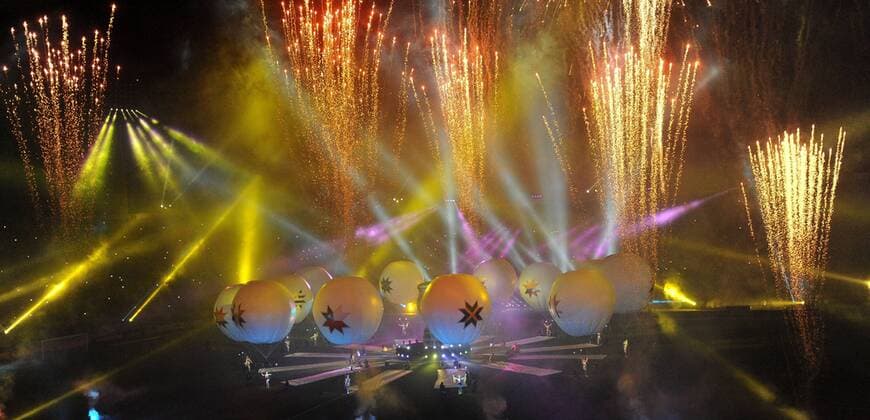 Aktuell Fußball, Copa America in Chile, Eröffnungsfeier SANTIAGO, June 11, 2015 -- Fireworks are seen during the opening ceremony of the Copa America Chile 2015, at the National Stadium, in Santiago, capital of Chile, on June 11, 2015. JorgexVillegas 