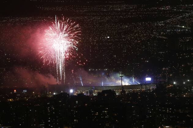 Aktuell Fußball, Copa America in Chile, Eröffnungsfeier SANTIAGO, June 11, 2015 -- Fireworks are seen during the opening ceremony of the Copa America Chile 2015, at the National Stadium, in Santiago, capital of Chile, on June 11, 2015. JAGENCIAxUNO 