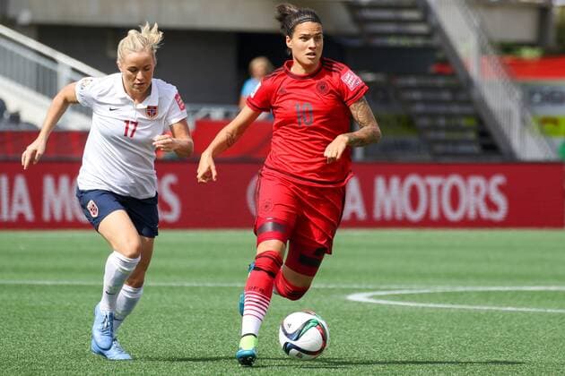 v.li.: Lene Mykjaland (NOR), Dzsenifer Marozsan (Deutschland), Fussball, FIFA Frauen-WM 2015, Deutschland - Norwegen, xozx