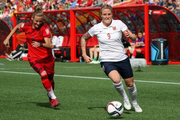 v.li.: Simone Laudehr (Deutschland), Isabell Herlovsen (NOR), Fussball, FIFA Frauen-WM 2015, Deutschland - Norwegen, xozx