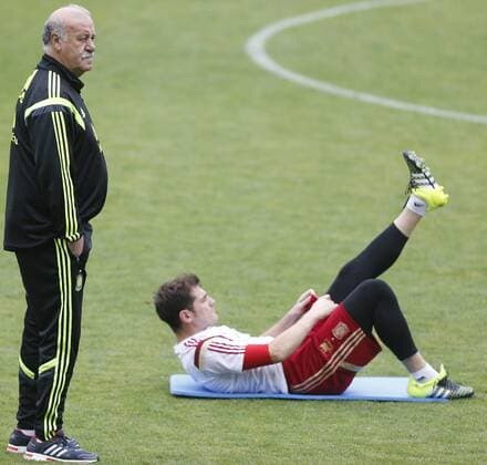 Spain s national team Nationalteam training session in Leon. In this picture, Vicente Del Bosque and Iker Casillas. xPABLOGARCIAx 