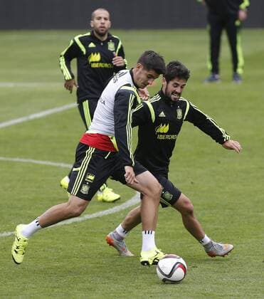 Spain s national team Nationalteam training session in Leon. In this picture, Alvaro Morata and Isco. xPABLOGARCIAx 