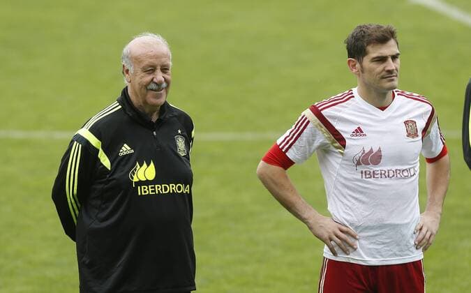 Spain s national team Nationalteam training session in Leon. In this picture, Vicente Del Bosque and Iker Casillas. xPABLOGARCIAx 