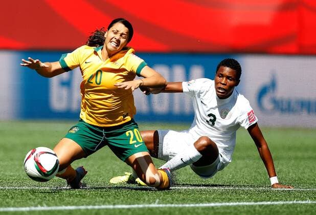 (150613) -- WINNIPEG, June 12, 2015 -- Samantha Kerr (L) of Australia vies with Osinachi Ohale of Nigeria during their group D match at the 2015 FIFA Women s World Cup in Winnipeg, Canada, June 12, 2015. Australia won the match 2-0. ) (SP)CANADA-WINNIPEG-FIFA WOMEN S WORLD CUP-GROUP D-NGA VS AUS WangxLili 
