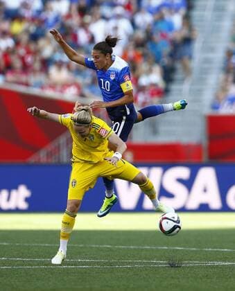 (150613) -- WINNIPEG, June 12, 2015 -- Carli Lloyd (Top) of the United States vies with Lisa Dahlkvist of Sweden during their Group D match at Winnipeg Stadium in Winnipeg, Canada on June 12, 2015. Ding Xu) (SP)CANADA-WINNIPEG-FIFA-WOMEN S WORLD CUP-USA VS SWE WangxLili 