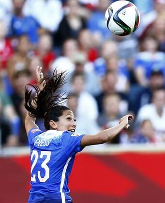 (150613) -- WINNIPEG, June 12, 2015 -- Christen Press of the United States fights for the ball during a Group D match against Sweden at Winnipeg Stadium in Winnipeg, Canada on June 12, 2015. ) (SP)CANADA-WINNIPEG-FIFA-WOMEN S WORLD CUP-USA VS SWE DingxXu 