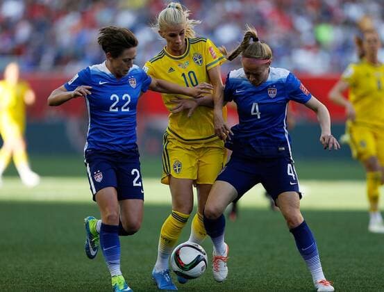 (150613) -- WINNIPEG, June 12, 2015 -- Meghan Klingenberg (L) and Becky Sauerbrunn (R) of the United States defend Sofia Jakobsson of Sweden during their Group D match at Winnipeg Stadium in Winnipeg, Canada on June 12, 2015. ) (SP)CANADA-WINNIPEG-FIFA-WOMEN S WORLD CUP-USA VS SWE WangxLili 