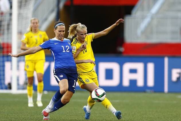 (150613) -- WINNIPEG, June 12, 2015 -- Sofia Jakobsson (R) of Sweden vies with Lauren Holiday of the United States during their Group D match at Winnipeg Stadium in Winnipeg, Canada on June 12, 2015. The match ended 0-0. ) (SP)CANADA-WINNIPEG-FIFA-WOMEN S WORLD CUP-USA VS SWE DingxXu 