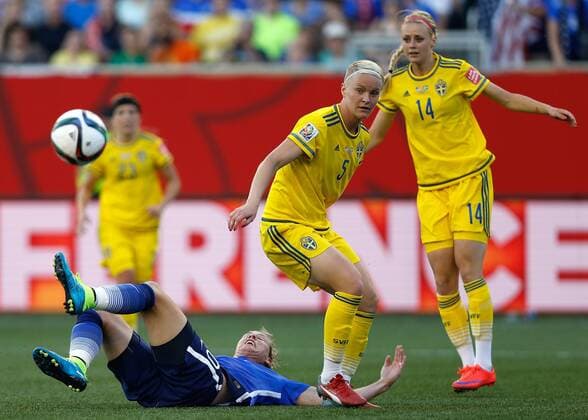 (150613) -- WINNIPEG, June 12, 2015 -- Abby Wambach (Bottom) of the United States is tackled down during a Group D match between the United States and Sweden at Winnipeg Stadium in Winnipeg, Canada on June 12, 2015. The match ended 0-0. Wang Lili) (SP)CANADA-WINNIPEG-FIFA-WOMEN S WORLD CUP-USA VS SWE DingxXu 