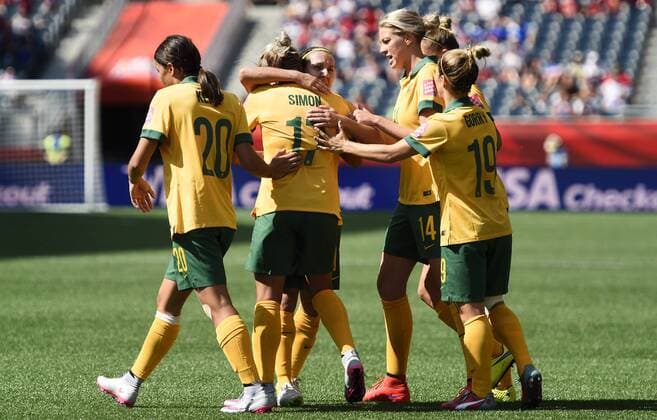June 12, 2015 - Winnipeg - 150612 Australiens Kyah Simon jublar med Samantha Kerr, Kyah Simon, Alanna Kennedy - Katrina Gorry efter att ha gjort 1-0 - WM Australien - Nigeria - ..Foto: CarlSandin BILDBYRAN kod CS 57684 News - June 12, 2015  - ZUMAb138
