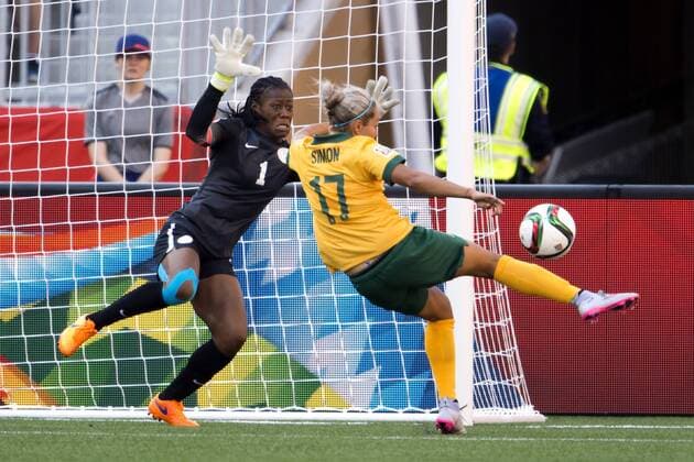 June 12, 2015 - Winnipeg - 150612 Nigerias Precious Dede mot Australiens Kyah Simon - WM Australien - Nigeria - ..Foto: CarlSandin BILDBYRAN kod CS 57684 News - June 12, 2015  - ZUMAb138