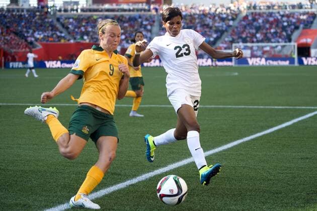 June 12, 2015 - Winnipeg - 150612 Australiens Caitlin Foord - Nigerias Ngozi Ebere - WM Australien - Nigeria - ..Foto: CarlSandin BILDBYRAN kod CS 57684 News - June 12, 2015  - ZUMAb138
