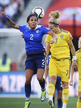 Aktuell Fußball, Damen WM in Kanada, USA - Schweden June 12, 2015 - Winnipeg - 150612 USA:s Sydney Leroux - Lisa Dahlkvist WM - USA - SWE - ..Foto: CarlSandin BILDBYRAN kod CS 57685 News - June 12, 2015  - ZUMAb138