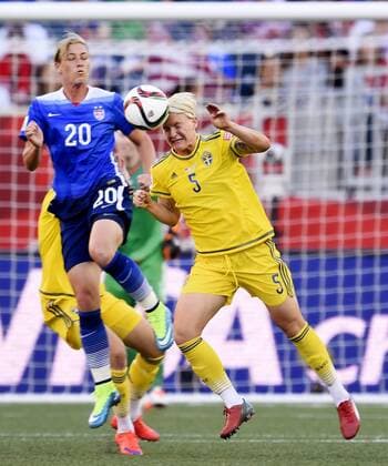Aktuell Fußball, Damen WM in Kanada, USA - Schweden June 12, 2015 - Winnipeg - 150612 USA:s Abby Wambach - Nilla Fischer WM - USA - SWE - ..Foto: CarlSandin BILDBYRAN kod CS 57685 News - June 12, 2015  - ZUMAb138