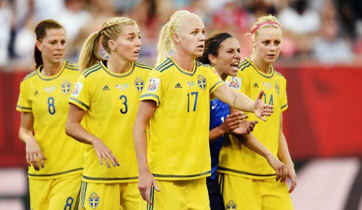 Aktuell Fußball, Damen WM in Kanada, USA - Schweden June 12, 2015 - Winnipeg - 150612 - Lotta Schelin, Linda Sembrant, Caroline Seger, Amanda Ilestedt WM - USA - SWE - ..Foto: CarlSandin BILDBYRAN kod CS 57685 News - June 12, 2015  - ZUMAb138