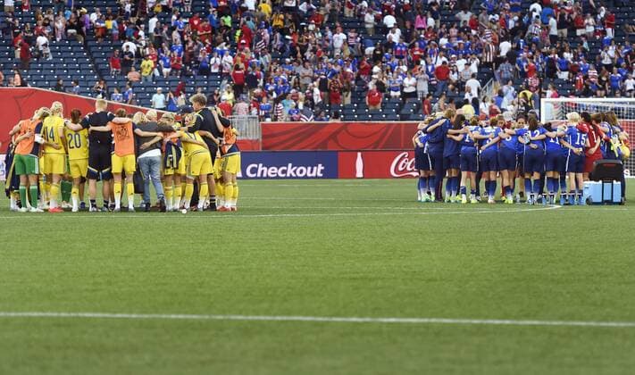 Aktuell Fußball, Damen WM in Kanada, USA - Schweden June 12, 2015 - Winnipeg - 150612 - lag - USA:s lag samlar sig WM - USA - SWE - ..Foto: CarlSandin BILDBYRAN kod CS 57685 News - June 12, 2015  - ZUMAb138
