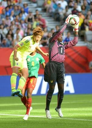 Cameroon s goalkeeper Annette Ngo Ndom (R) vies with Japan s Yuika Sagasawa during their group C match against Ecuador at the 2015 FIFA Women s World Cup in Vancouver, Canada, on June 12, 2015. (Xinhua Sergei Bachlakov) (SP)CANADA-VANCOUVER-FIFA-WOMEN S WORLD CUP-JPN VS CMR 