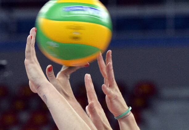 Aktuell Europaspiele 2015 in Baku, Volleyball, Damen, Belgien - Italien - BAKU, AZERBAIJAN: Illustration picture shows fingers hitting the ball during the women s volleyball preliminary game of Pool A between Italy and Belgium at the Crystal Hall during the European Games 2015, in Baku, Azerbaijan, Saturday 13 June 2015. The European Games 2015 multi event takes place from 12 to 28 June. ERICxLALMAND  x04641915x