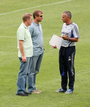 TRAININGSLAGER DES FC CHELSEA IN LOS ANGELES - Roman Abramowitsch (Mitte), Jose Mourinho (re.)