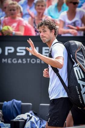 - ROSMALEN, NETHERLANDS: Dutch Robin Haase greets the public after a tennis game between Dutch Robin Haase and French Nicolas Mahut in the semifinals of the men s tournament at the Topshelf Open WTA Tennis Damen tennis tournament in Rosmalen, the Netherlands, Saturday 13 June 2015. LUCxCLAESSEN  x04642089x