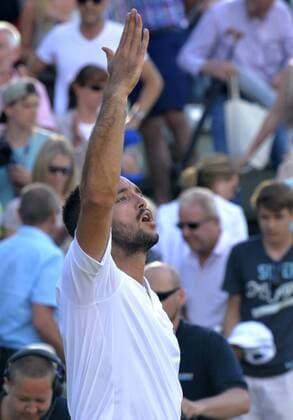 Viktor Troicki (SRB) Schlussjubel Jubel jubelt Freude Emotion nach gewonnenem Match bedankt sich bei Publikum Halbfinale 13.06.2015 Tennis Mercedes-Cup Stuttgart Weißenhof TC Weissenhof Mercedescup Mercedes Cup 06.06..-14.06.2015 Mercedes-Cup Stuttgart Weißenhof 2015