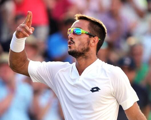 Stuttgart , Tennis Weissenhof Mercedes Cup 2015, Viktor Troicki (SRB) jubelt und verabschiedet sich von den Fans