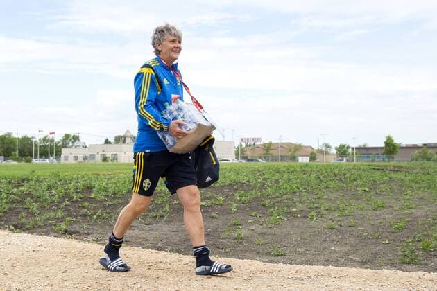 Aktuell Fußball, Damen WM in Kanada, Training Schweden June 13, 2015 - Winnipeg, Kanada Football - 150613 Sweden s coach Pia Sundhage en training den 13 juni 2015 i Winnipeg..Foto: CarlxSandin BILDBYRAN kod CS 57686 News - June 13, 2015  - ZUMAb138