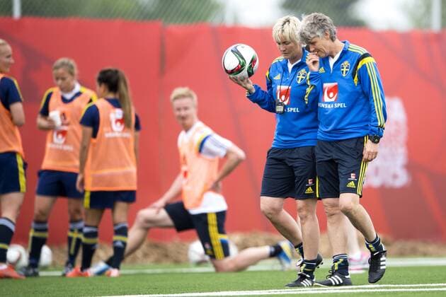 Aktuell Fußball, Damen WM in Kanada, Training Schweden June 13, 2015 - Winnipeg, Kanada Football - 150613 Sweden s assisterande coach Lilie Persson och coach Pia Sundhage en training den 13 juni 2015 i Winnipeg..Foto: CarlxSandin BILDBYRAN kod CS 57686 News - June 13, 2015  - ZUMAb138
