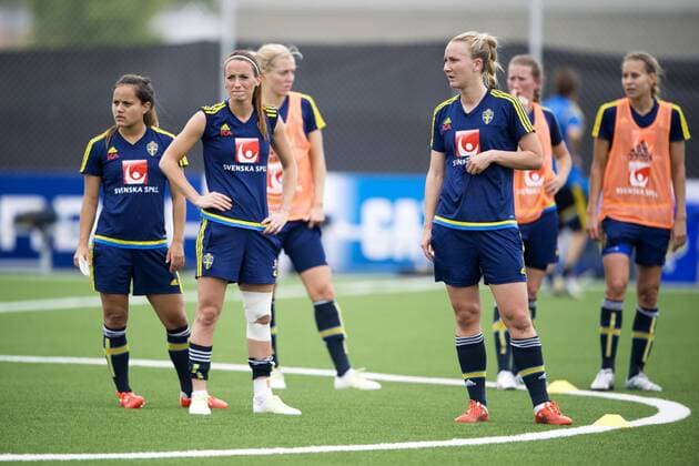 Aktuell Fußball, Damen WM in Kanada, Training Schweden June 13, 2015 - Winnipeg, Kanada Football - 150613 Sweden s Malin Diaz Pettersson, Kosovare Asllani och Emma Lund en training den 13 juni 2015 i Winnipeg..Foto: CarlxSandin BILDBYRAN kod CS 57686 News - June 13, 2015  - ZUMAb138