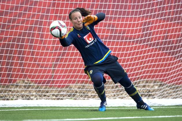 Aktuell Fußball, Damen WM in Kanada, Training Schweden June 13, 2015 - Winnipeg, Kanada Football - 150613 Sweden s goalkeeper Carola Söberg en training den 13 juni 2015 i Winnipeg..Foto: CarlxSandin BILDBYRAN kod CS 57686 News - June 13, 2015  - ZUMAb138