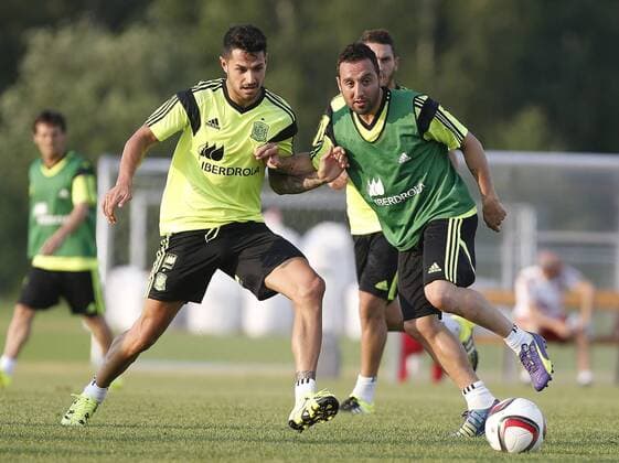 Aktuell Fußball, Training Nationalteam Spanien Vitolo y Cazorla. Spain s training session. In this picture, Vitolo and Cazorla. xPABLOGARCIAx 