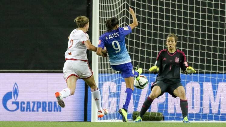 Andressa Alves (Brasilien) erzielt das 1:0 für Brasilien (Brazil, Brasil), Fussball, FIFA Frauen-WM 2015, Brasilien - Spanien, xozx