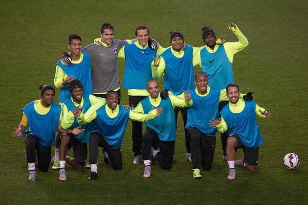 Aktuell Fußball, Copa America in Chile, Training Brasilien Treino da Sele??o Brasileira TEMUCO, AR - 06 13 2015: TRAINING OF BRAZILIAN SELECTION - Players pose for photo during training the Brazilian team held at the Estadio German Becker in the city of Temuco. (Photo: Marcelo Machado de Melo FotoArena)  MarceloxMachadoxdexMelo